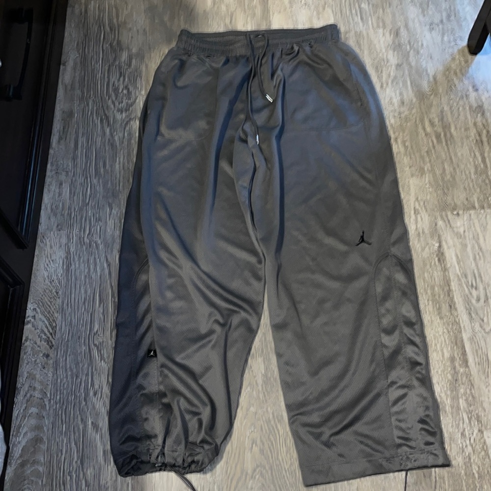 Nike sweat pants dri fit XXL gray gently used retail $145 draw string at ankles